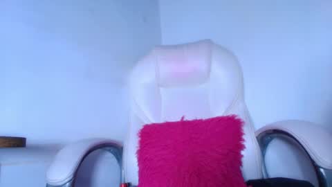 Alicia Kyse  online show from 01.14.25