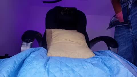 Alicia Kyse  online show from 04.14.26