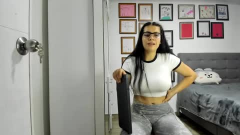 Snapshot of alicia_rainbow chatting on 06.24.26 alicia_rainbow online show from 06.24.26