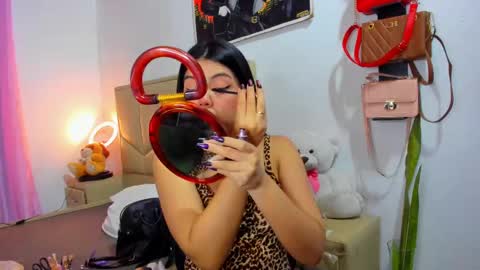 Snapshot of aliciabiden chatting on 10.13.25 aliciabiden online show from 10.13.25