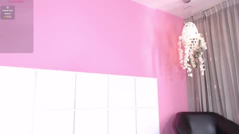 Snapshot of aliciabloom_1 chatting on 09.27.25 Alicia online show from 09.27.25