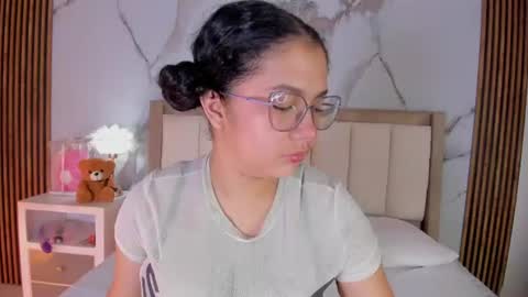 Snapshot of alicialevy chatting on 06.19.26 LUNA online show from 06.19.26
