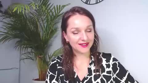 Snapshot of alicialux chatting on 12.10.24 Alicia online show from 12.10.24