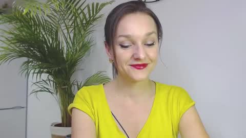 Snapshot of alicialux chatting on 12.11.24 Alicia online show from 12.11.24