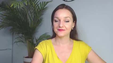 Snapshot of alicialux chatting on 12.11.24 Alicia online show from 12.11.24