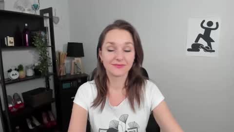 Snapshot of alicialux chatting on 12.18.24 Alicia online show from 12.18.24