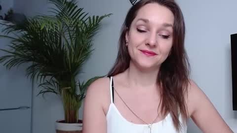 Snapshot of alicialux chatting on 01.20.25 Alicia online show from 01.20.25