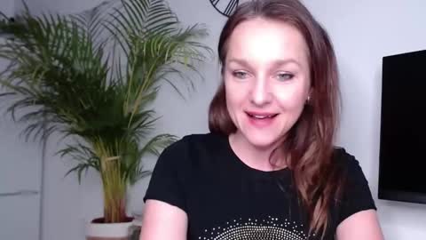 Snapshot of alicialux chatting on 02.10.25 Alicia online show from 02.10.25