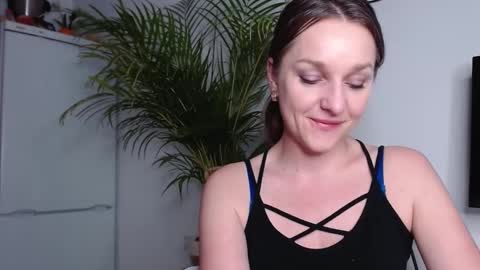 Snapshot of alicialux chatting on 02.13.25 Alicia online show from 02.13.25