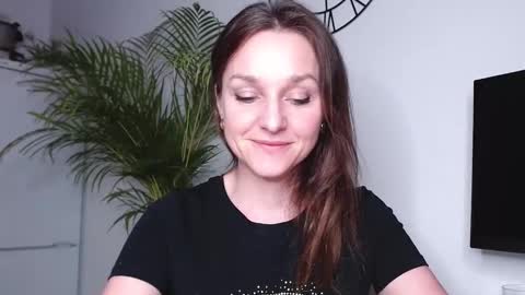Snapshot of alicialux chatting on 02.18.25 Alicia online show from 02.18.25