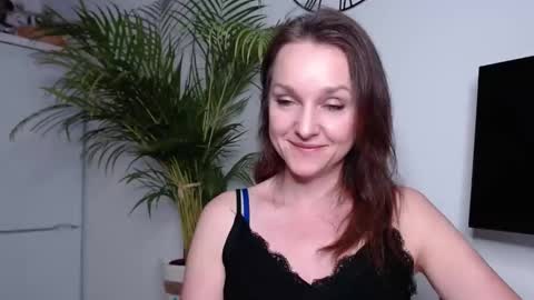 Snapshot of alicialux chatting on 02.19.25 Alicia online show from 02.19.25