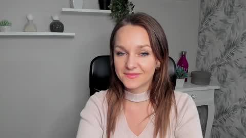 Snapshot of alicialux chatting on 02.20.25 Alicia online show from 02.20.25