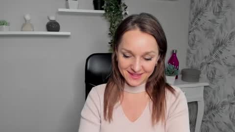 Snapshot of alicialux chatting on 02.20.25 Alicia online show from 02.20.25