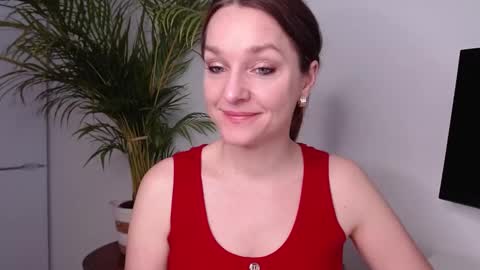 Snapshot of alicialux chatting on 03.04.25 Alicia online show from 03.04.25