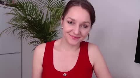 Snapshot of alicialux chatting on 03.04.25 Alicia online show from 03.04.25