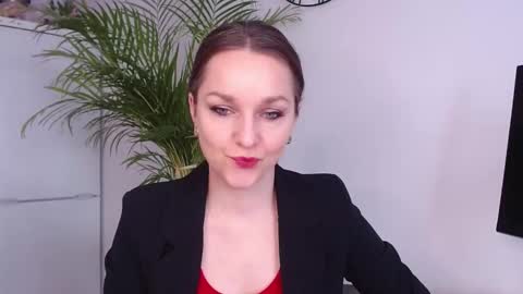 Snapshot of alicialux chatting on 03.05.25 Alicia online show from 03.05.25