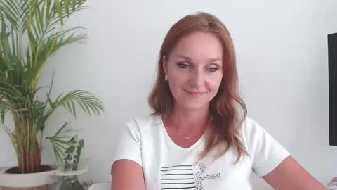 Snapshot of alicialux chatting on 09.10.25 Alicia online show from 09.10.25