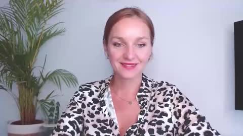 Snapshot of alicialux chatting on 09.12.25 Alicia online show from 09.12.25
