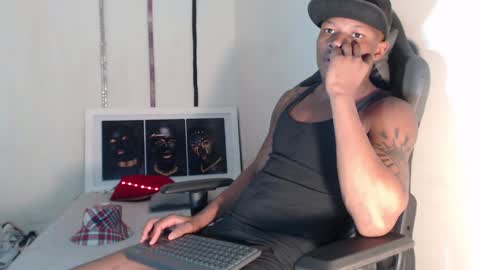 Snapshot of alid_17 chatting on 12.14.24 Alid 17 online show from 12.14.24