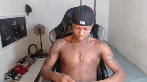 Snapshot of alid_17 chatting on 12.22.24 Alid 17 online show from 12.22.24