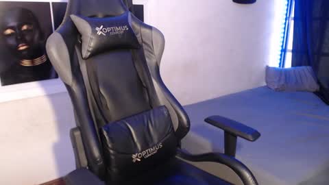 Snapshot of alid_17 chatting on 01.28.25 Alid 17 online show from 01.28.25