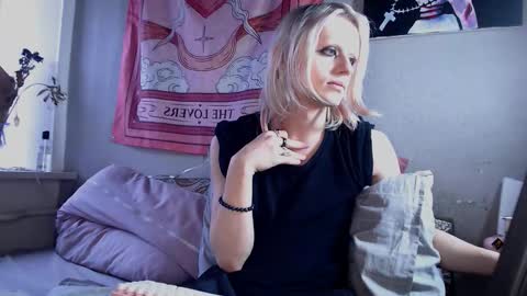 Snapshot of alien_bella chatting on 02.28.26 Alien Bella online show from 02.28.26