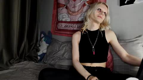 Alien Bella online show from 05.13.26
