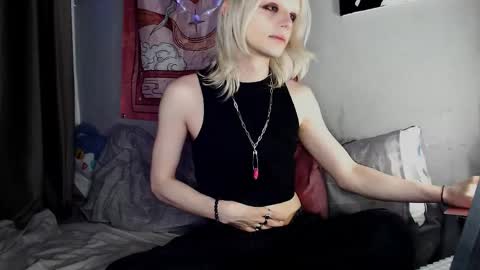 Alien Bella online show from 05.14.26