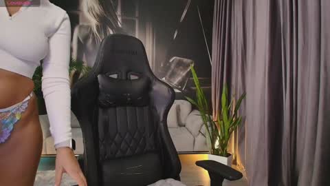 Aliessia online show from 10.15.25