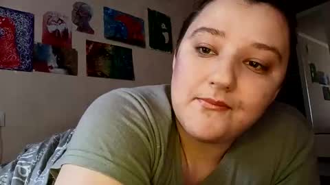 Snapshot of alifil3 chatting on 10.26.25 Alifil3 online show from 10.26.25