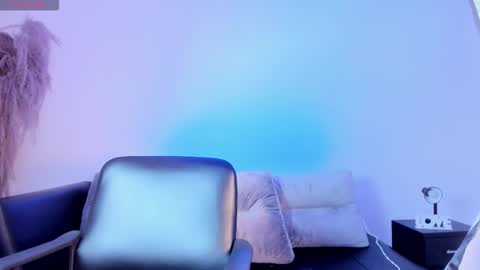 Snapshot of aliice_smithh chatting on 10.16.25 Alice online show from 10.16.25