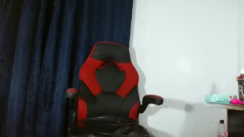 Snapshot of aliison_hot_84463 chatting on 12.19.25 Michelle online show from 12.19.25