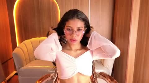 Snapshot of alina_b_ chatting on 04.21.26 alina_b_ online show from 04.21.26
