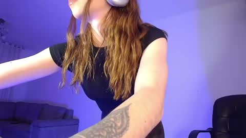 Snapshot of alina_lee01 chatting on 05.20.26 NYX online show from 05.20.26