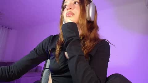 Snapshot of alina_lee01 chatting on 05.24.26 NYX online show from 05.24.26