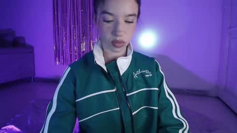 Snapshot of alina_lee_t chatting on 10.02.25 Alina online show from 10.02.25