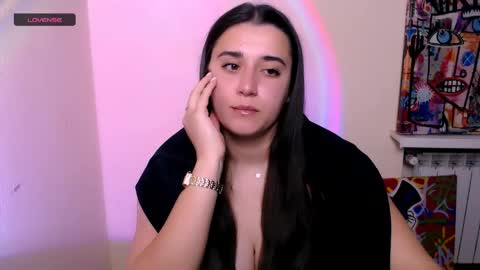 Snapshot of alinaasti_ chatting on 05.19.26 Alina online show from 05.19.26