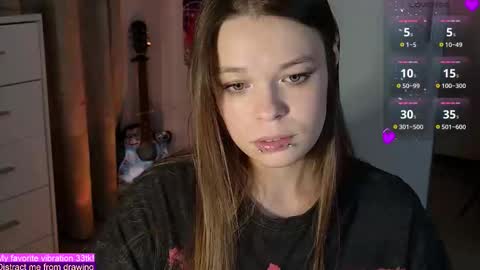 Snapshot of alinabae chatting on 09.25.25 Alina and Ben online show from 09.25.25