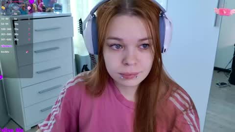 Snapshot of alinabae chatting on 04.13.26 Alina and Ben online show from 04.13.26