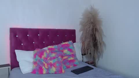 Snapshot of alinakiss_ chatting on 02.14.25 lili online show from 02.14.25