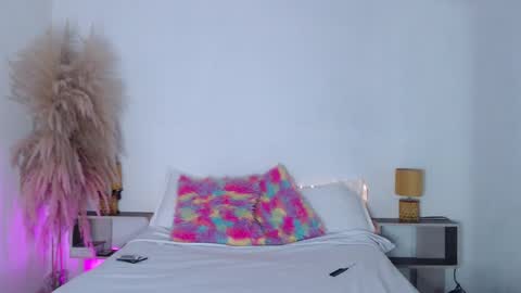 Snapshot of alinakiss_ chatting on 02.16.25 lili online show from 02.16.25