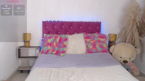 Snapshot of alinakiss_ chatting on 09.29.25 lili online show from 09.29.25