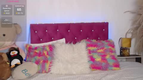 Snapshot of alinakiss_ chatting on 10.08.25 lili online show from 10.08.25