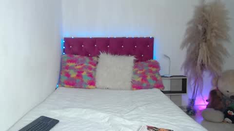 Snapshot of alinakiss_ chatting on 10.12.25 lili online show from 10.12.25