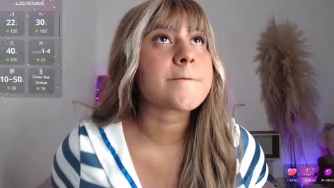 Snapshot of alinakiss_ chatting on 10.31.25 lili online show from 10.31.25