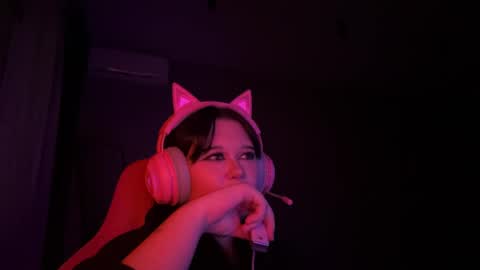 Snapshot of alinalovelove chatting on 04.15.26 Alina online show from 04.15.26