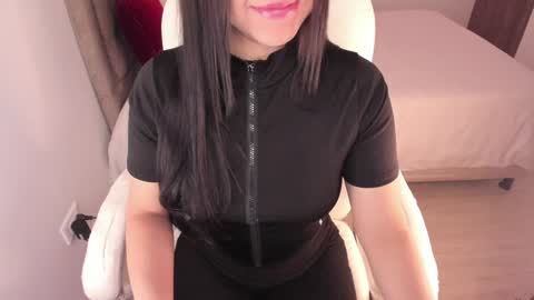 Snapshot of alinaowens chatting on 01.18.25 alinaowens online show from 01.18.25