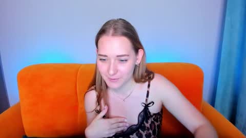 Snapshot of alinawise chatting on 12.20.24 alinawise online show from 12.20.24