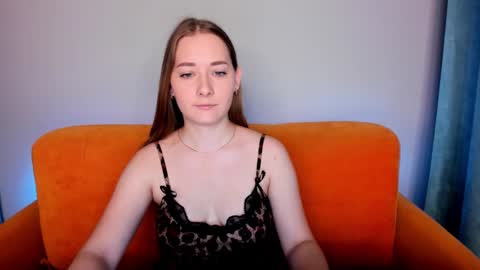 Snapshot of alinawise chatting on 02.10.25 alinawise online show from 02.10.25