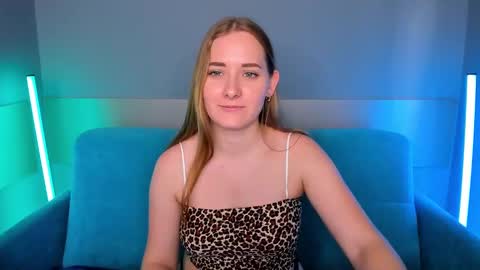 Snapshot of alinawise chatting on 02.21.25 alinawise online show from 02.21.25